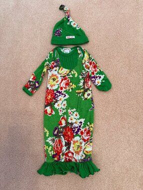 Baby Nay Newborn Gown and Cap Elastic Bottom Hand covers Green Floral